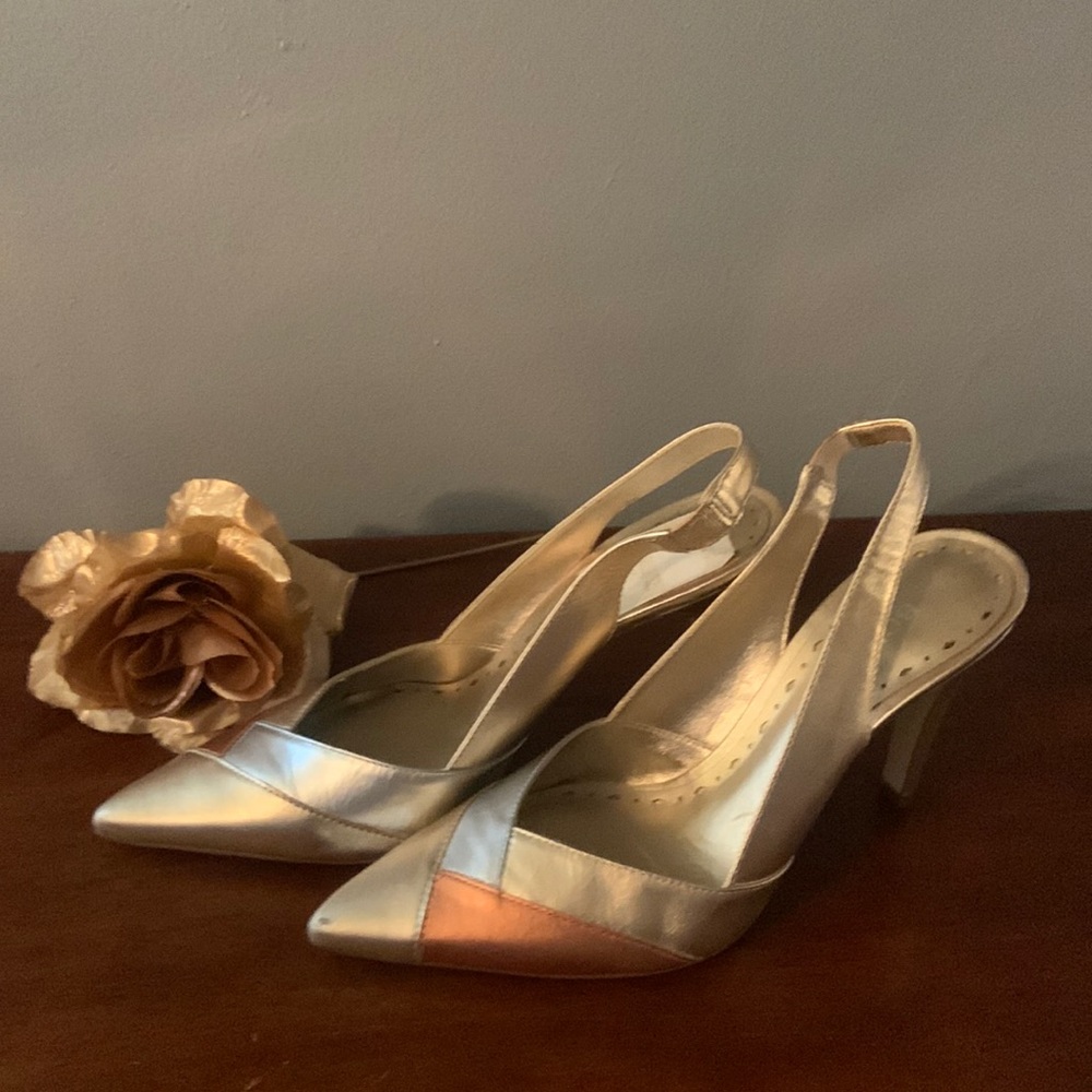BCB GIRLS GENUINE tri colored metallic leather 3 1/2 in slide Pointed toe 7 1/2.